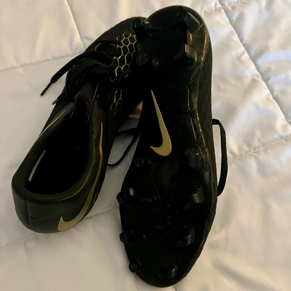 Nike soccer cleats - Picture 4 of 4